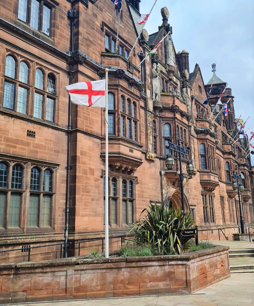 coventrycc's tweet image. Good luck Lionesses.

Let&apos;s keep that Euros trophy where it belongs 🏴󠁧󠁢󠁥󠁮󠁧󠁿 🏆 

Coventry is behind you and we&apos;ll be lighting the city up red and white to show our support 🦁