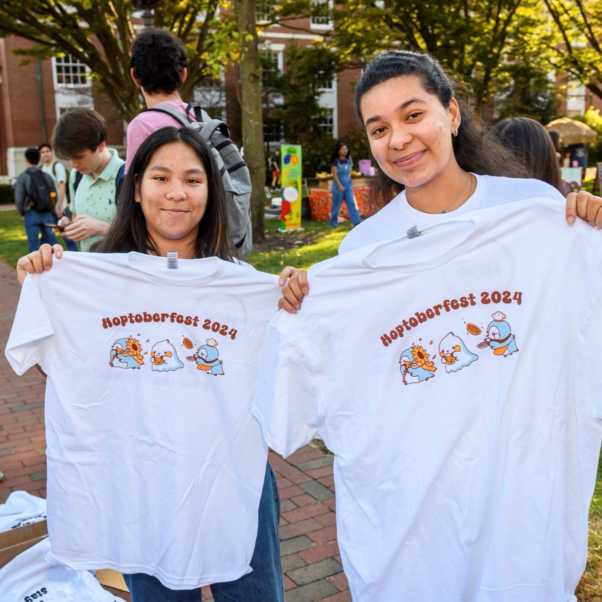 HopkinsGiving's tweet image. For Parents Day, we want to shout out the Johns Hopkins Family Fund. From Hoptoberfest to Spring Fair, our Blue Jays have made valuable memories thanks to the parents who support the Family Fund. #ParentsDay