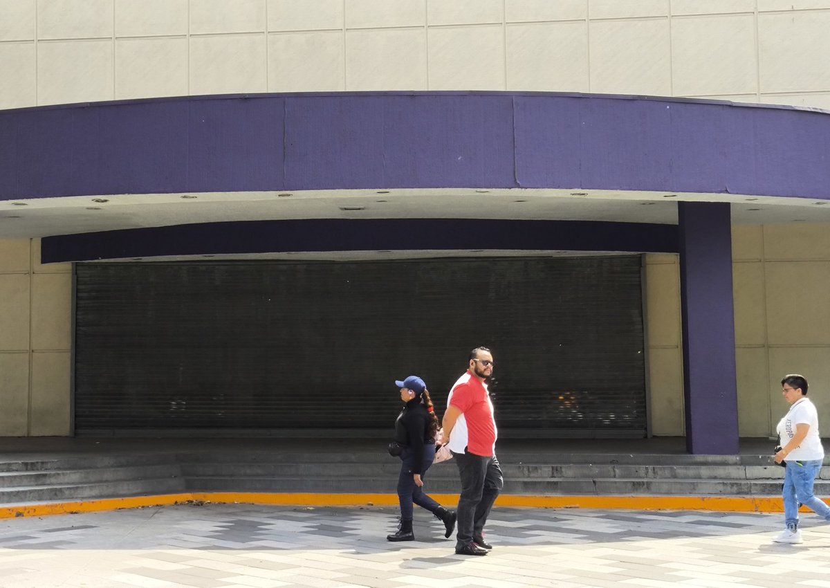 zarateaz1's tweet image. Adiós a Suburbia, ubicada en la esquina de Eje seis e Insurgentes Sur.
Ya le quitaron el nombre y la tienda está vacía.
@Seg_NapolesDF
@LaNapolesCdMx
@lacolnapoles