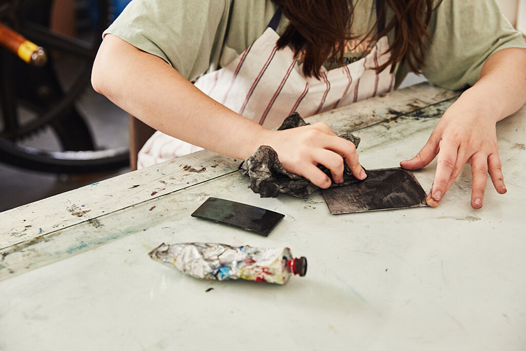 theBluecoat's tweet image. Learn all about copper sulphate etching at our beginner-friendly workshop on Sat 9 Aug. Final ticket remaining!
Sat 9 Aug, 11am-5pm
£80 (all materials included)
Book now: thebluecoat.org.uk/whatson/intro-…
