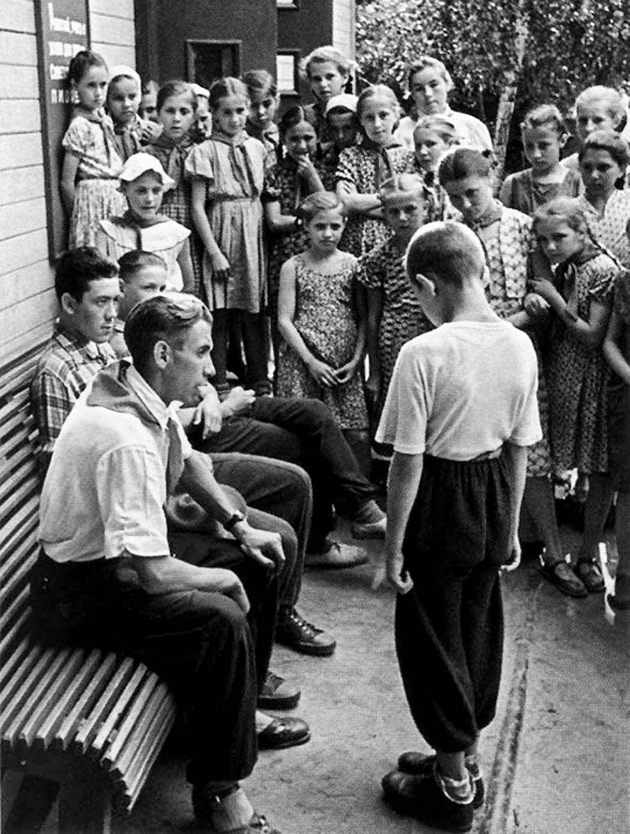 historyinpic9's tweet image. מפר משמעת במחנה חלוצים, בריה&quot;מ, 1958.