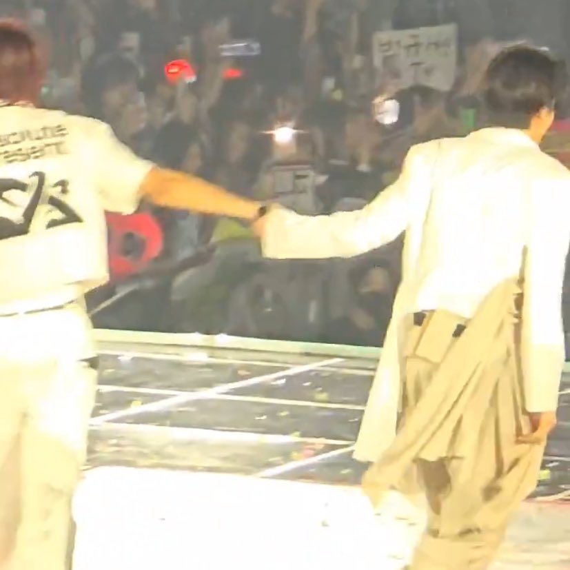 jake's aegyo cutie patootie side naturally comes out when he's with older men no wonder they're obsessed with him