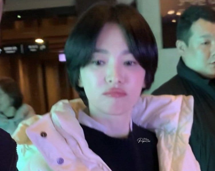 hyekyots's tweet image. What is she so cute for 

#SongHyeKyo