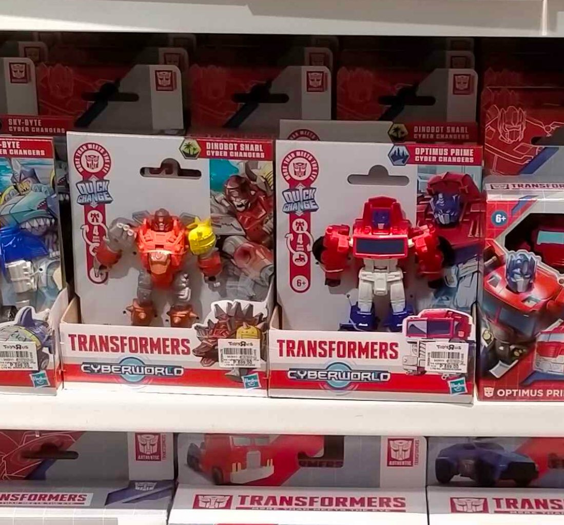 MaxTheFortress's tweet image. Seeing the cyberworld packaging….
I know EXACTLY what we’re all going to be greeted with at target.