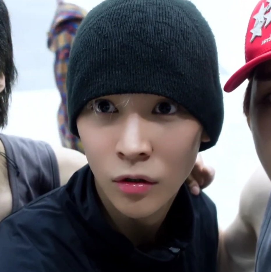 ggwhabb's tweet image. 고양이 눈 진짜 커