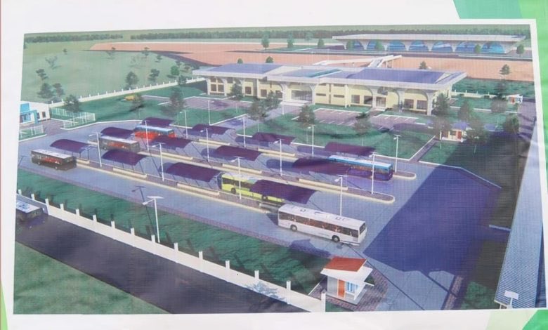 GiftKimaro7's tweet image. 📍Morogoro
Halmashauri ya Manispaa ya Morogoro imeanza ujenzi wa kituo cha kisasa cha mabasi karibu na stesheni ya Reli ya Kisasa (SGR) ya Jakaya Kikwete, kwa gharama ya shilingi bilioni 13.4.
#OktobaTunatikiSamia