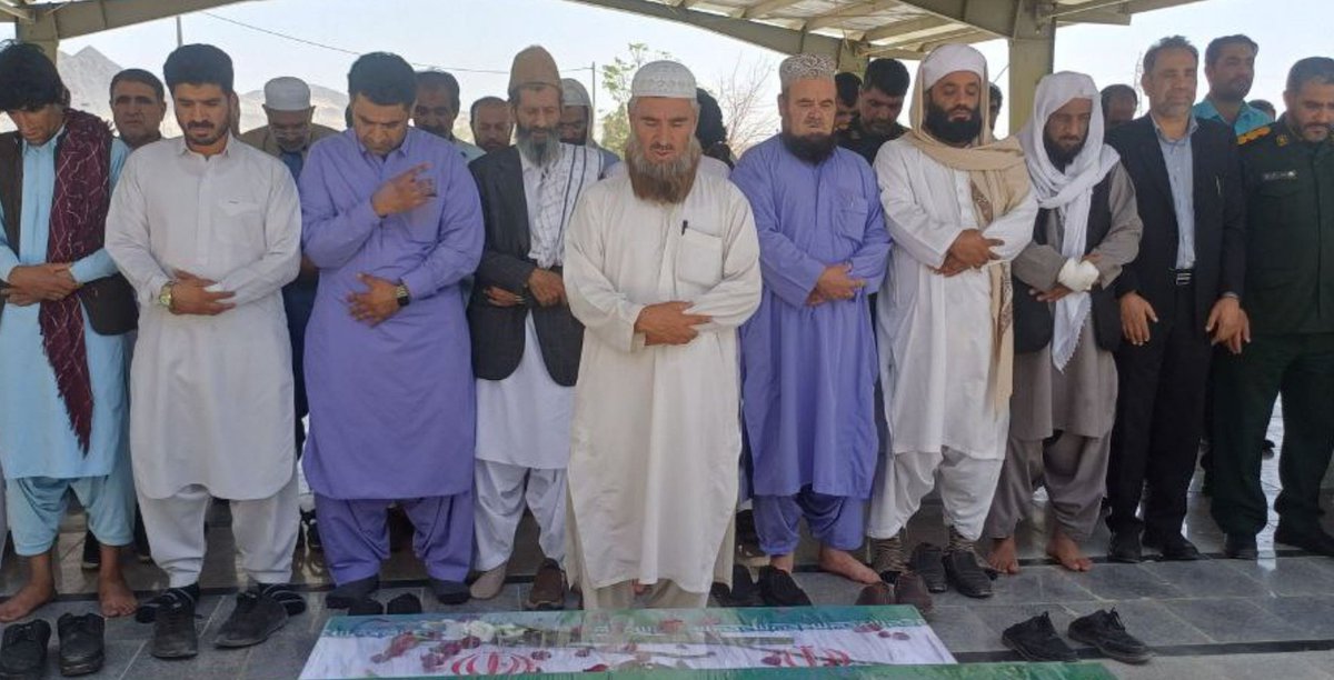 paknahad_ir's tweet image. اینجا سیستان و بلوچستان است
مردم شیعه و سنی در کنار هم در مقابل رژیم صهیونیستی و نوچه هایش ایستاده اند
هم نیروی مسلح ما شهید می شود هم شهروند ما
هم زن هم مرد و حتی طفل شش ماهه
#نه_به_جیش_الظلم
#نوید_بلوچ