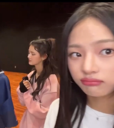 bpangjo's tweet image. 헠ㅋㅋㅋ아...진심통통오리입술로
“귀엽대요.. 정말귀여워요?”