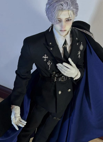 DOLKSTATION's tweet image. 【入荷情報】
DOLK SELECTより、『軍服セット:凱旋』のご紹介です!
➡️dolk.jp/portal/itemDet…
シックでスタイリッシュな軍服風スーツセット。
黒のスーツにシルバーのチャームが大人っぽいデザインです。
マントには煌びやかな肩の装飾も✨
龍魂73など70cm級対応サイズでのご用意です。
