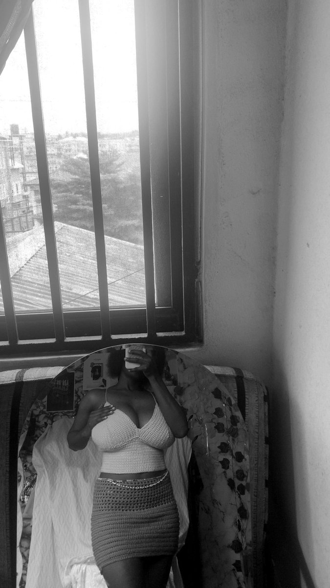 still_Debz004's tweet image. B/w🙂‍↔️