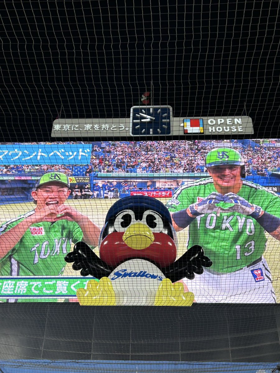 glucast's tweet image. つば九郎のとてもいい写真が撮れた！
(O´▽`)☂️
#つば九郎
#ヤクルトスワローズ
#swallows