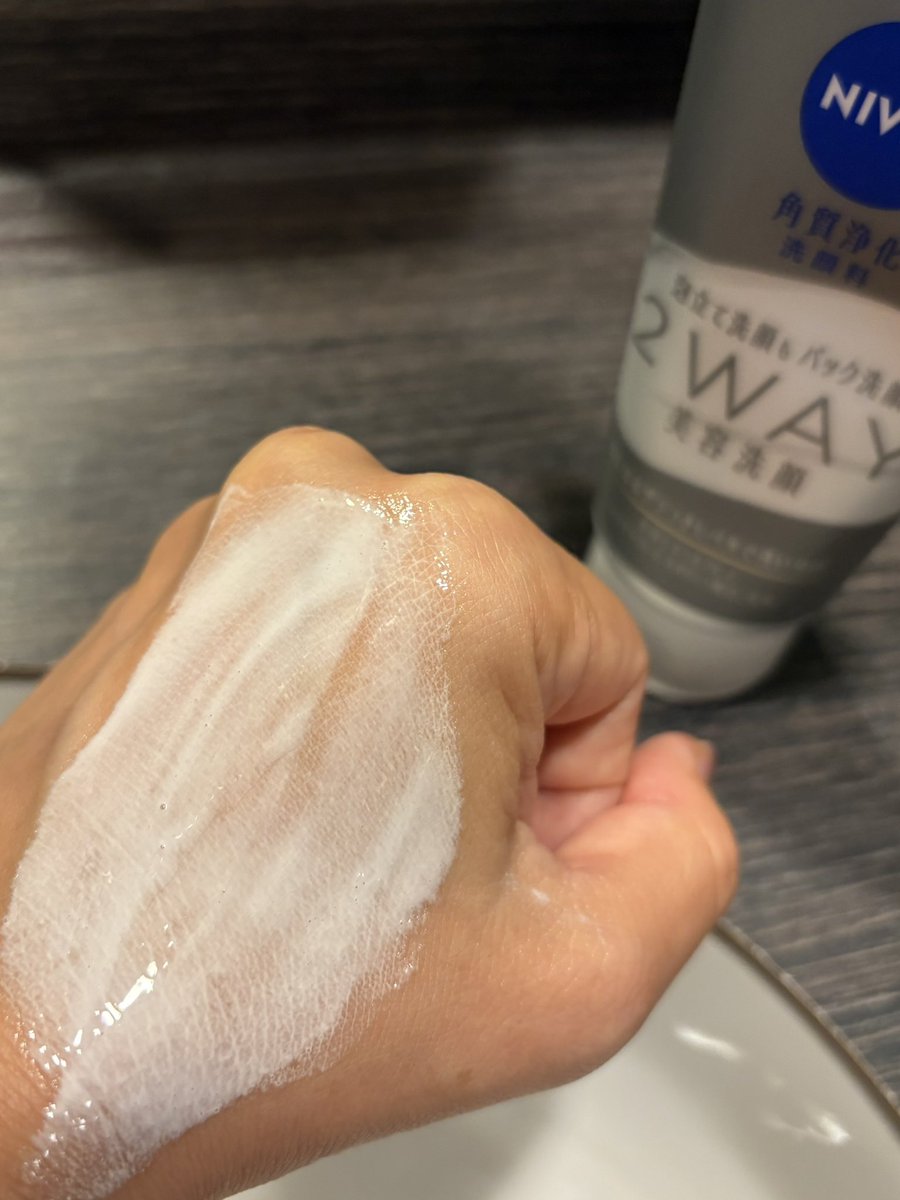 halca9's tweet photo. 泡立てとパックの２ＷＡＹで使用できる便利な洗顔をニベア花王様からいただきました🤍

デイリーにはもこもこ泡で使っていますが、週に1回は薄くのばした後30秒程置いて泡立てながら顔全体を洗い流すパック洗顔✨
すっきりした使い心地が気持ちよくてお気に入り💎

#PR #ニベア #２ＷＡＹ美容洗顔 https://t.co/fEJXyoMfsg