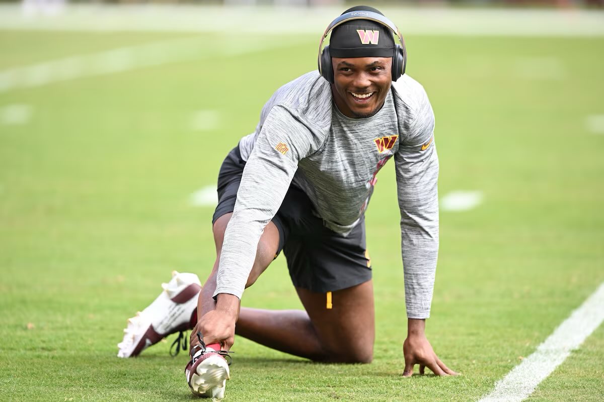 Commanders WR Terry McLaurin ends hold out and returns to team camp. 

Washington has placed McLaurin on the PUP list with an ankle injury 

#NFL #NFLTwitter #Washington #HTTC