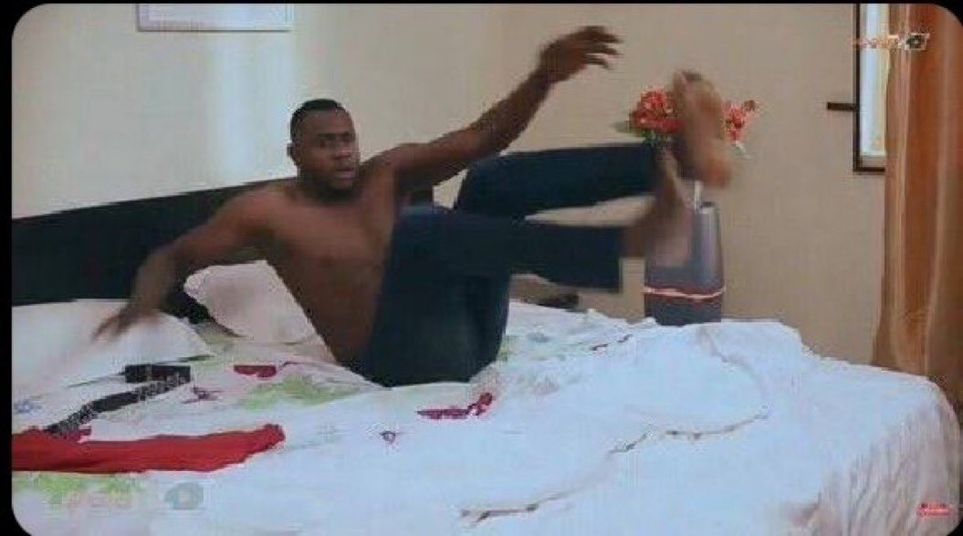 Guy_is_wireless's tweet image. Eno weekend ebowa ka ngende ko ku swimming pool ndabe ku mabina