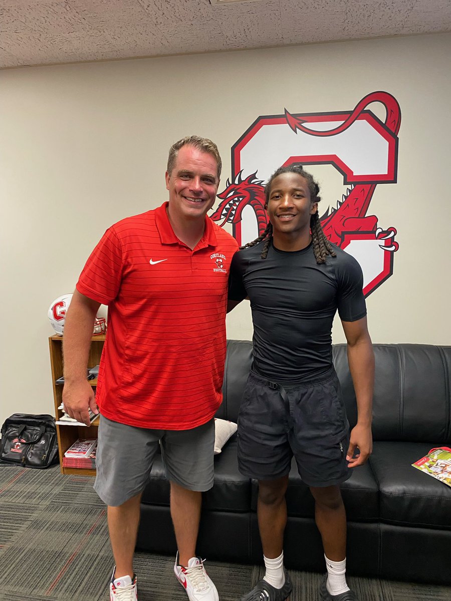 OmariForrest's tweet image. After a great camp and running a 4.4 40, I had an amazing conversation with @Coach_Blu and @Coach_Mro. I am blessed to receive an offer from Cortland.
@NiskyFB @CortlandFB #DragonRising