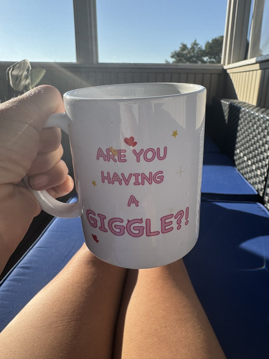 ashleyschendelx's tweet image. Good Sunday! Nothing better than coffee and a giggle in the morning. Are you having a giggle?