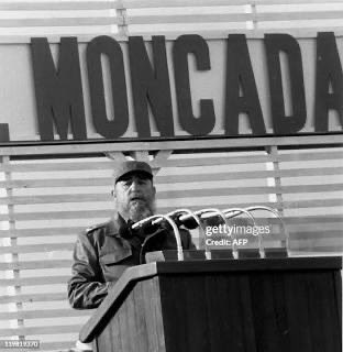 Taoro8's tweet image. La conmemoración del fracasado asalto al cuartel Moncada es el ejemplo más evidente de manipulación sensorial del castrismo,
No fue más que una humillante derrota estratégica y militar que Fidel Castro celebraba para generar percepciones falsas y distorsionadas de la realidad.