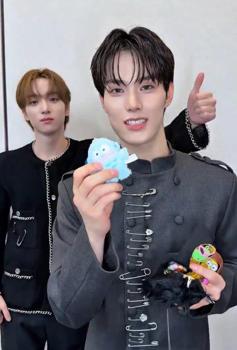 byeolbitxing's tweet image. still here btw