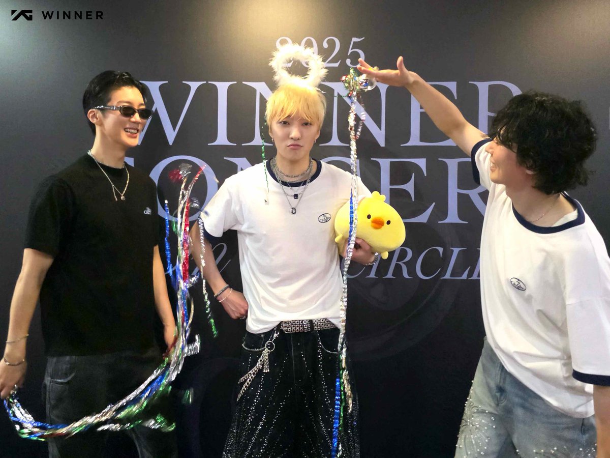 __mochiimochii's tweet image. Winner In Our Circle 2025 💙
3 days. 3 stages. Countless memories 💙🥺🥺