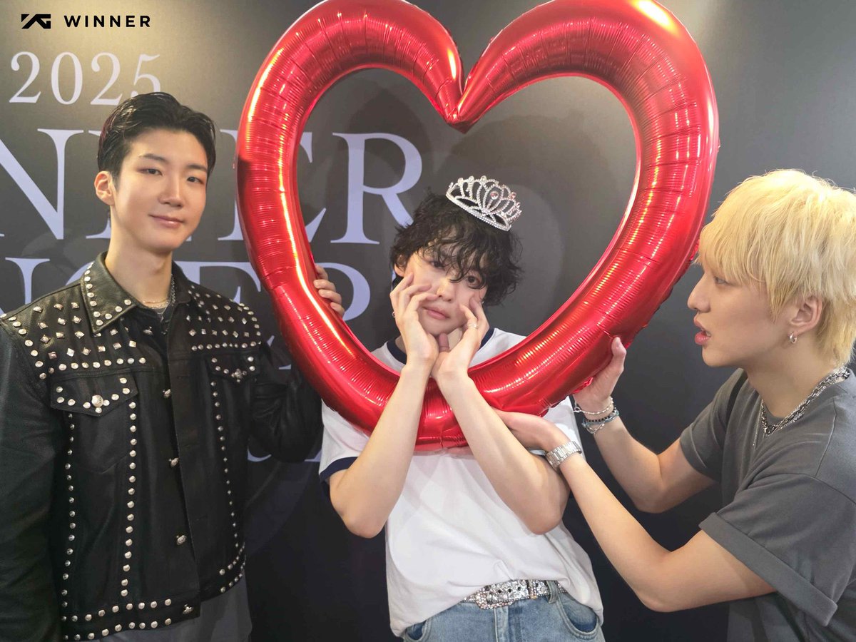 __mochiimochii's tweet image. Winner In Our Circle 2025 💙
3 days. 3 stages. Countless memories 💙🥺🥺