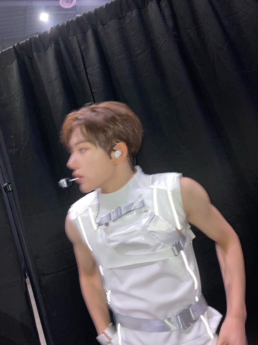 CYE_MEMBERS7's tweet image. CLOSER~
우리 클로저 덕분에 가요대전 잘 마무리
할 수 있었어요! 조금은 아쉬운 무대였지만 다들 좋아해주셔서 즐겁기 할 수 있었습니다! 다음에도 멋진 무대로 찾아 뵙겠습니당! 감사합니당~💙🩷❤️💙🩷❤️
#서경배 #SEOKYOUNGBAE
#CLOSEYOUREYES #클로즈유어아이즈
#클유아 #CYE