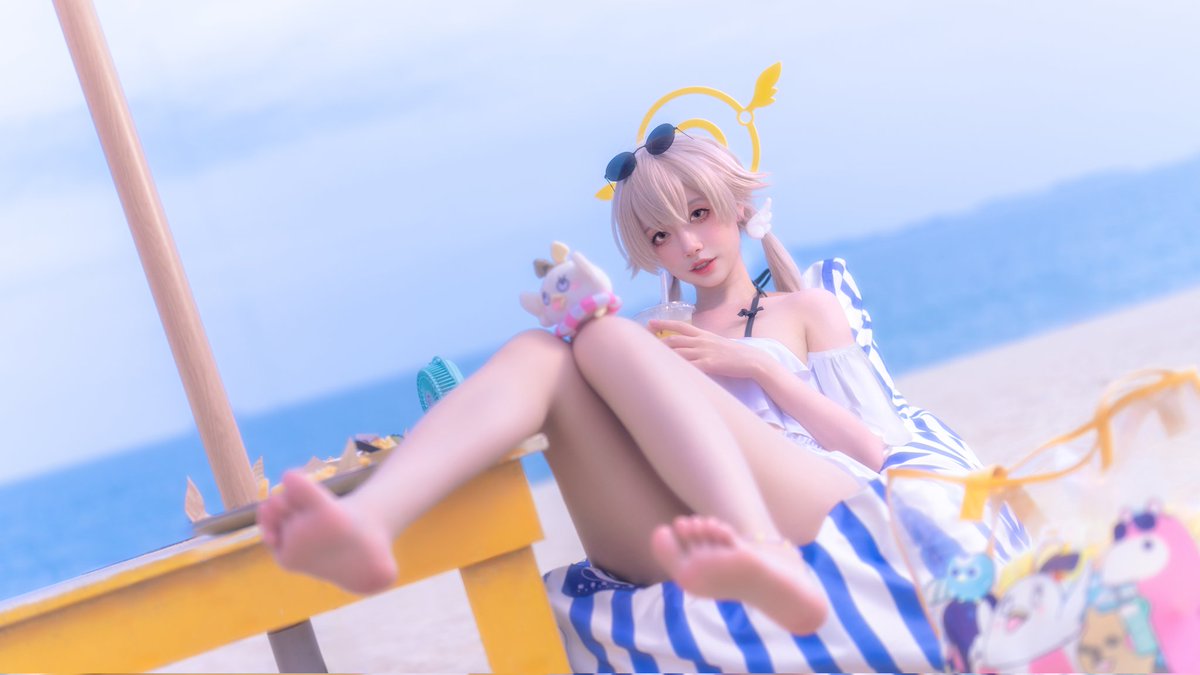 听说要去海边，我就稍微打扮了一下~您觉得怎么样？看起来会不会太普通了？#ブルアカ #BlueArchive #蔚蓝档案 #碧蓝档案 #cosplay #阿慈谷日富美 #阿慈谷ヒフミ #AjitaniHifumi