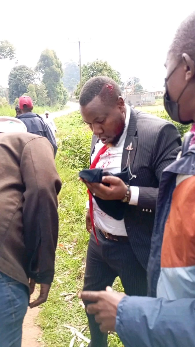 tonykaromo's tweet image. Senator Methu and others attacked in Murang'a by goons in cahoots with the police.