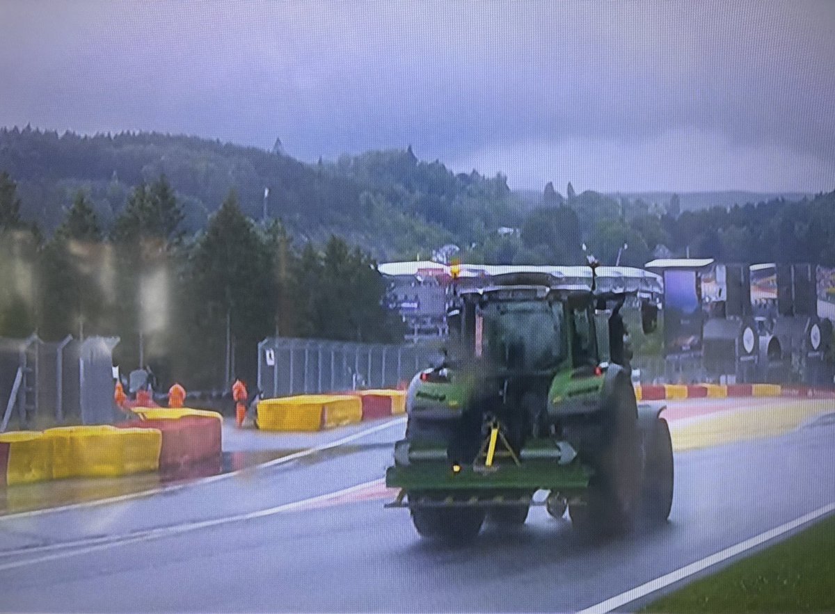 RED FLAG. 
Nico is driving the wrong way. 
#Formula1