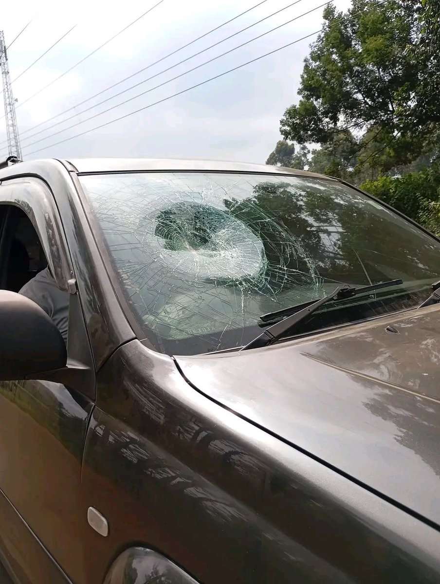 tonykaromo's tweet image. Senator Methu and others attacked in Murang'a by goons in cahoots with the police.