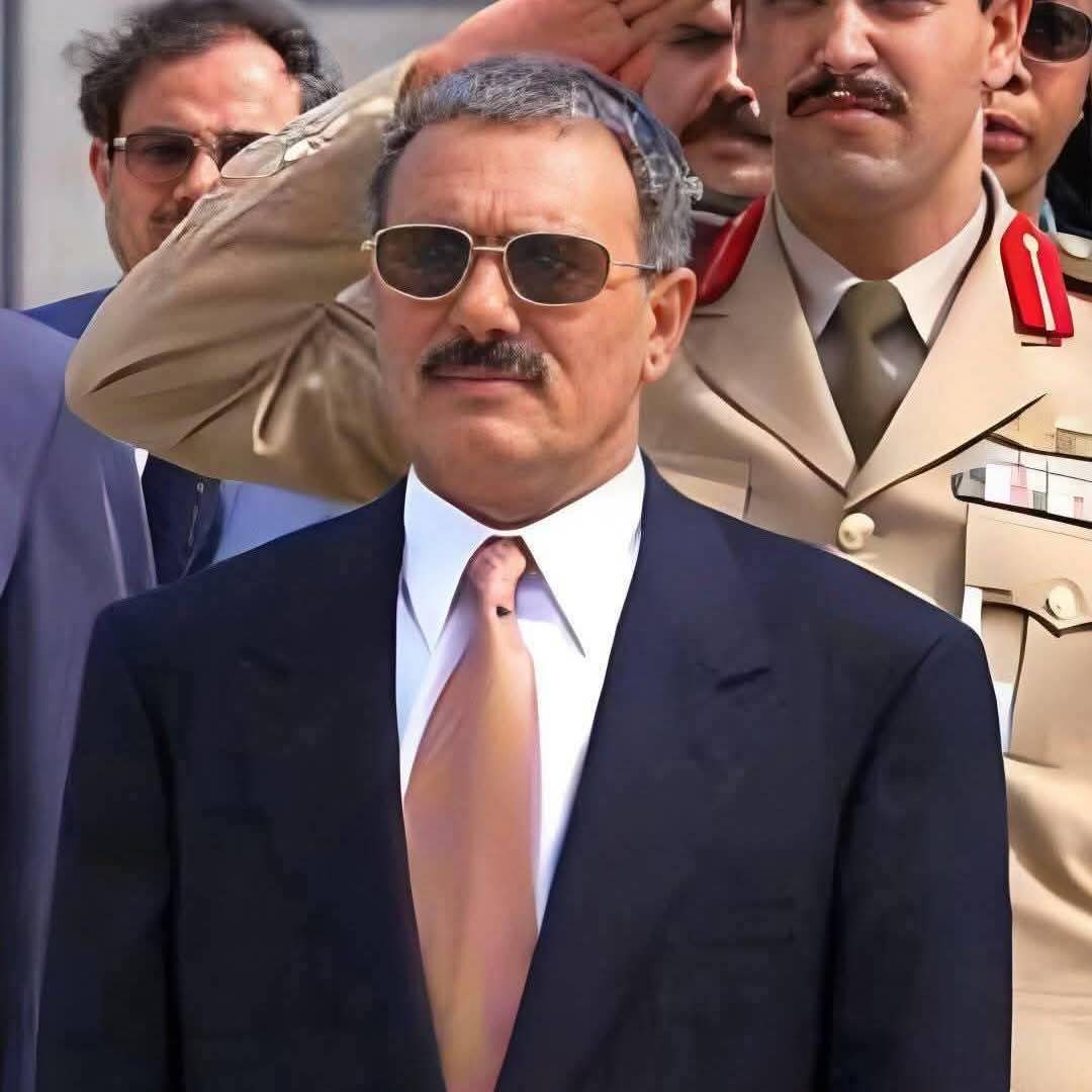 #الزعيم_الرئيس_علي_عبــــــــــدالله_صالح. 🎬 لا محبيه.   ولا الاعلام ببكرة ابيه.  وافلامهم الوثائقيه.    تستطيع ان توصف وتؤجز تاريخ هذا الرجل الفذ  من بداية توليه السلطه وحتي استشهاده دفاعاً عن كرامة شعبه ووطنه ومنجزاته #علَيٰ_عَبــــّــْـــدّالله_صَالَح