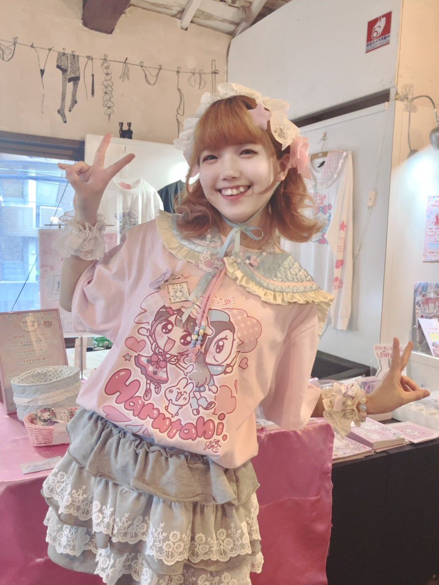 selectshopten2's tweet image. 【🏰tenten城イベント】
⭐️大盛況〜ご来店頂きありがとうございました❣️
↓
🎉お楽しみ会イベント🎉
illustrator はる谷。様
(@harutaniman)
7月27日(日)13時〜18時
🌟似顔絵&チェキ受付
🌟10周年画集発売
🌟おほしさまくじ
🌟お名前バッジ似顔絵
🌟トレカ似顔絵