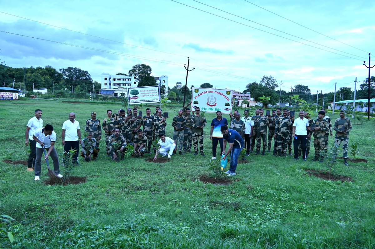 BSFODISHA's tweet image. 🇮🇳 Going green, going strong! 💪🌱 500+ saplings planted by 116 Bn BSF, a testament to their commitment to a sustainable future. Let's nurture the earth, for a brighter tomorrow! 🌿 #BSF
#BSFOdisha🛞
#GreenInitiative #Sustainability