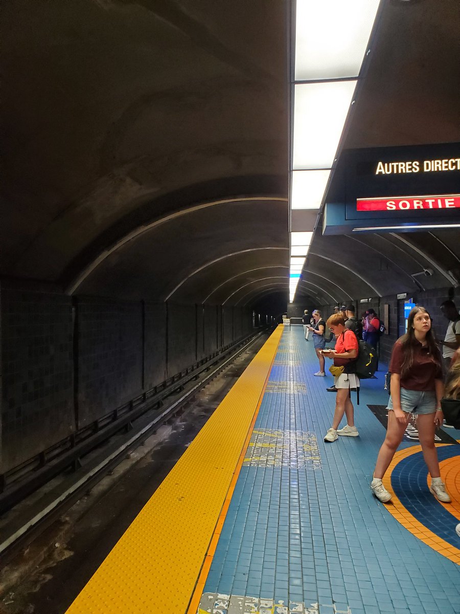Variant488's tweet image. How you get to the tournament. Metro.