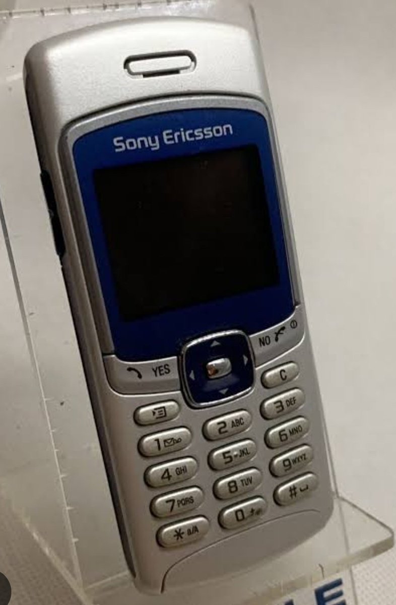 لسه عندي البلاك بيري و كود ال BBM بس انا لو هحسب عمري ف من ده 😎 وانا ب خمسه ابتدائي T230
