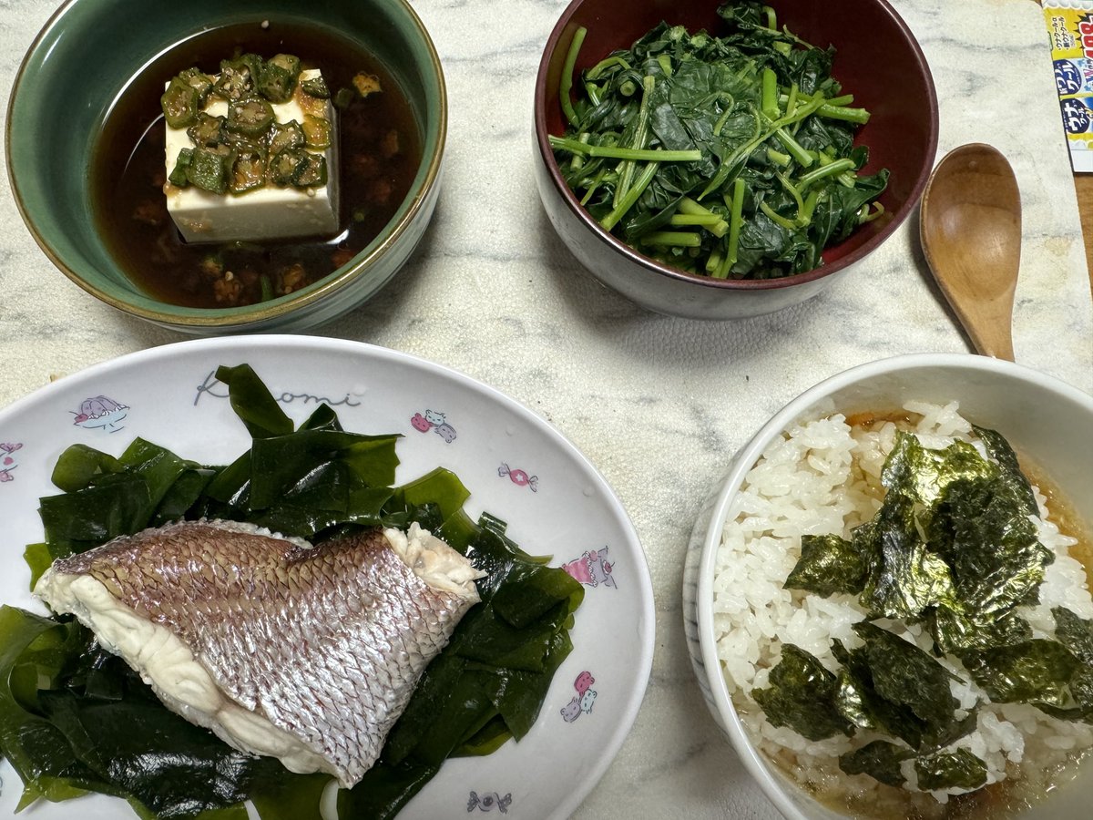 0cCZOYysa47dRKU's tweet image. 今日の深夜食堂

うずめ飯
蒸し鯛とワカメ
モロヘイヤのお浸し
とうふ