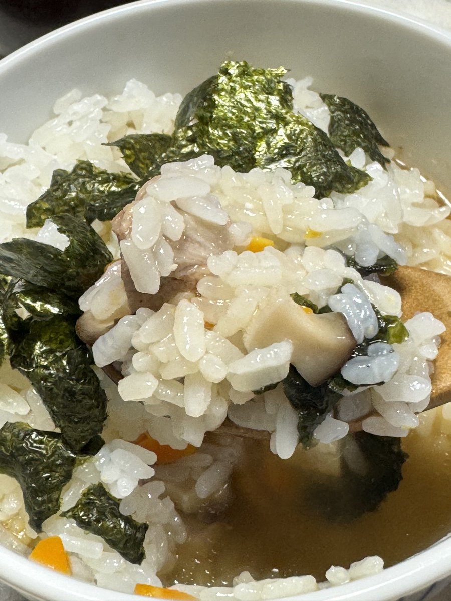 0cCZOYysa47dRKU's tweet image. 今日の深夜食堂

うずめ飯
蒸し鯛とワカメ
モロヘイヤのお浸し
とうふ