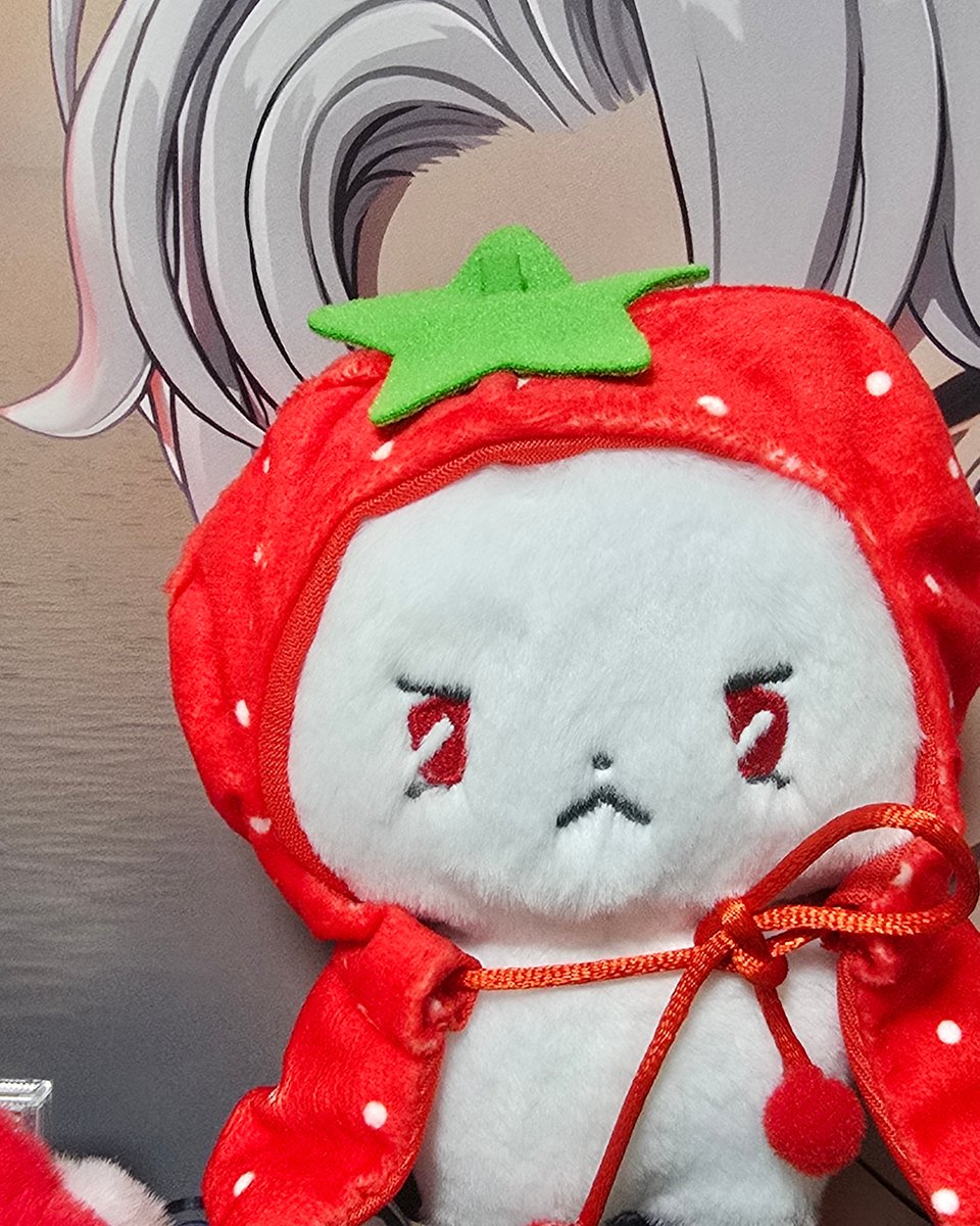 silver_h_o's tweet image. 어어.. 옷이 작은 거야