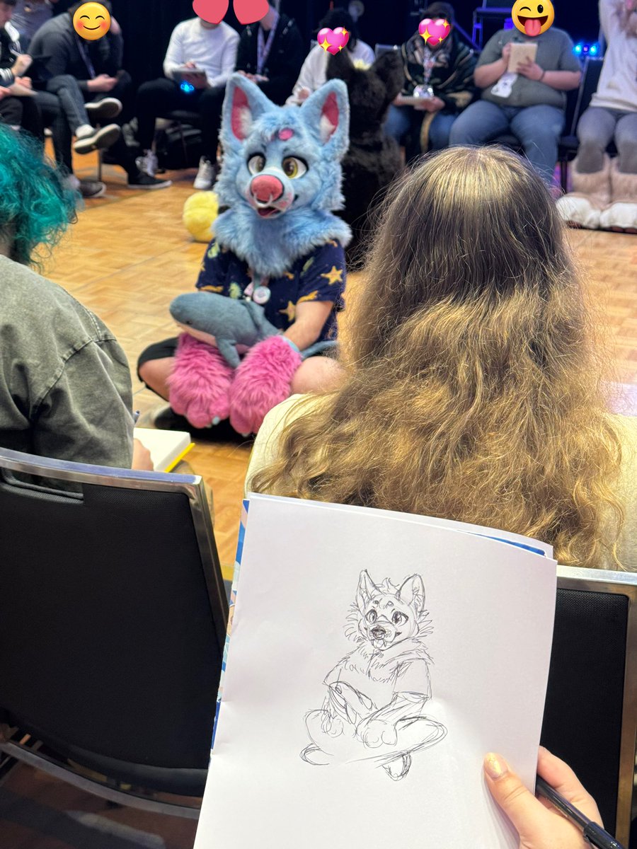 Another talented artist sketching <a href="/HuggableSpooder/">Jace 🐾 🏳️‍⚧️ / Kozmo</a> 🩵 🦈 

#aurawra #aurawra25 #aurawra2025