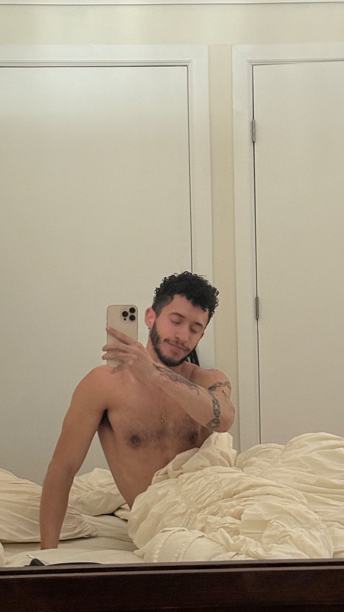 coolado_'s tweet image. housesitting and pretending i live in soho for a few days