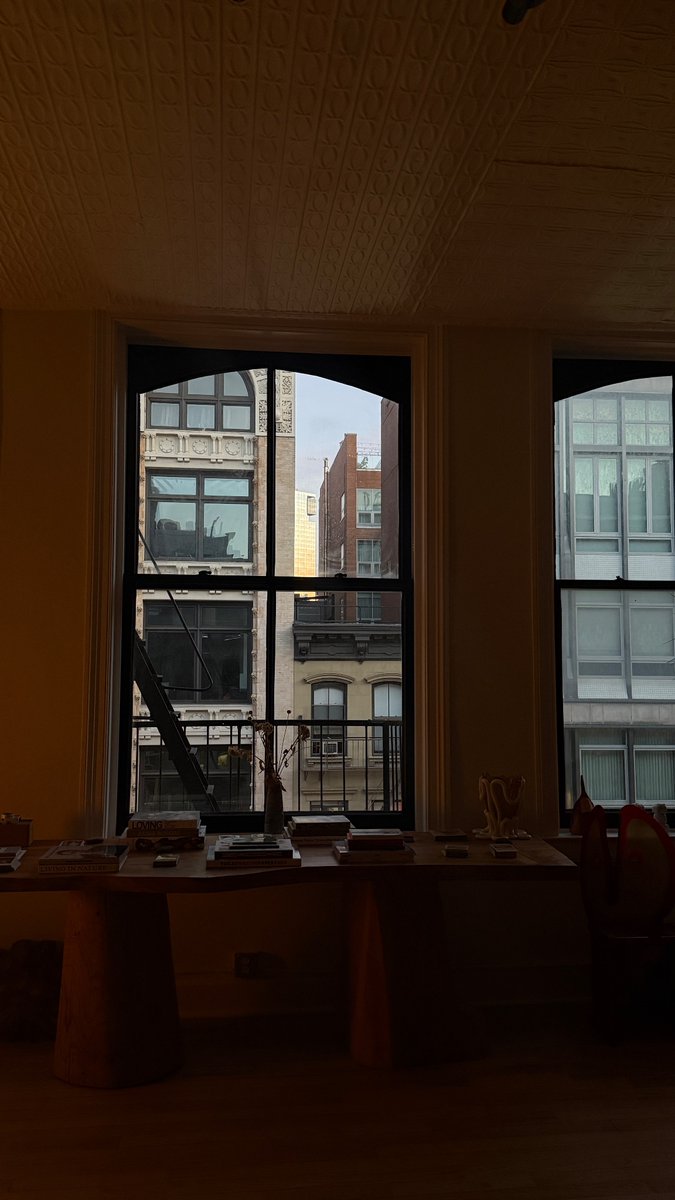 coolado_'s tweet image. housesitting and pretending i live in soho for a few days