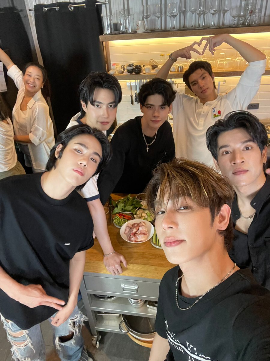 pakvarayu's tweet image. ครัวหร่อยๆของพวกเราคั้บบ อร่อยแน่สนุกแน่รับรอง ! 🥹👀
#DoctorsMINEKITCHEN
#DoctorsMine
#หมอน่ารักคนนี้เป็นของผม