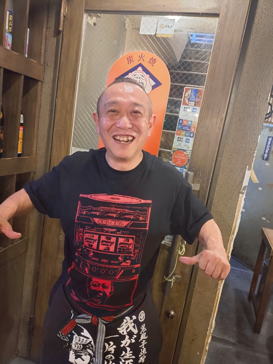 EBISUKOSAKABA's tweet image. DDT観戦後のお客様で賑わったエビスコ酒場。
空席出来ました❗
本日1年ぶりにエビスコ酒場へ入ってくれたビッグベアー選手。
エビスコがピンチになると現れる救世主。
ありがとうございます😉
本日も24時閉店。
まだまだご来店お待ちしています。
#ddtpro