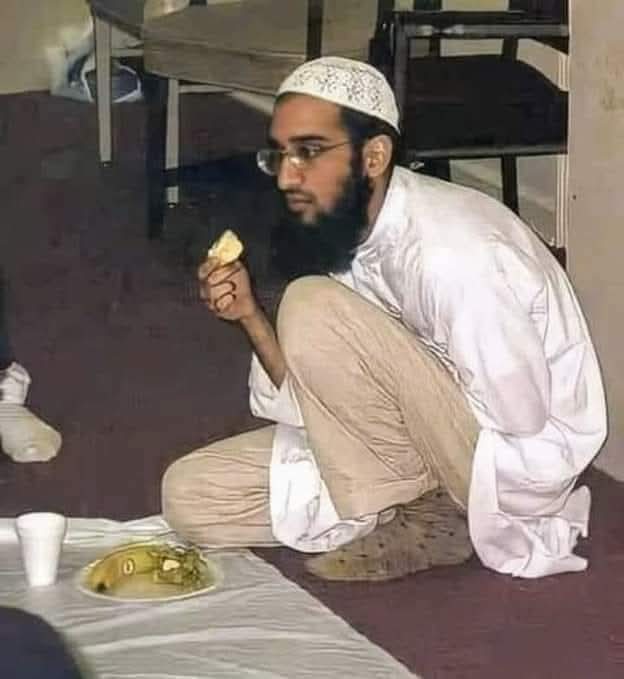 ایک آئیڈیل عالم دین!!
ہیں تو وہ ایک مولوی، لیکن بڑے بڑے امریکی ڈاکٹرز انہیں استاذ مانتے ہیں۔ علم طب پر ان کی لکھی گئی کتاب Pathoma ڈاکٹروں کیلئے مرجع کی حیثیت رکھتی ہے۔ امریکی میڈیکل طلبہ اور ڈاکٹرز انہیں Sir Husain Sattar  کے نام سے جانتے ہیں۔ یہ مشہور امریکی یونیورسٹی جامعہ