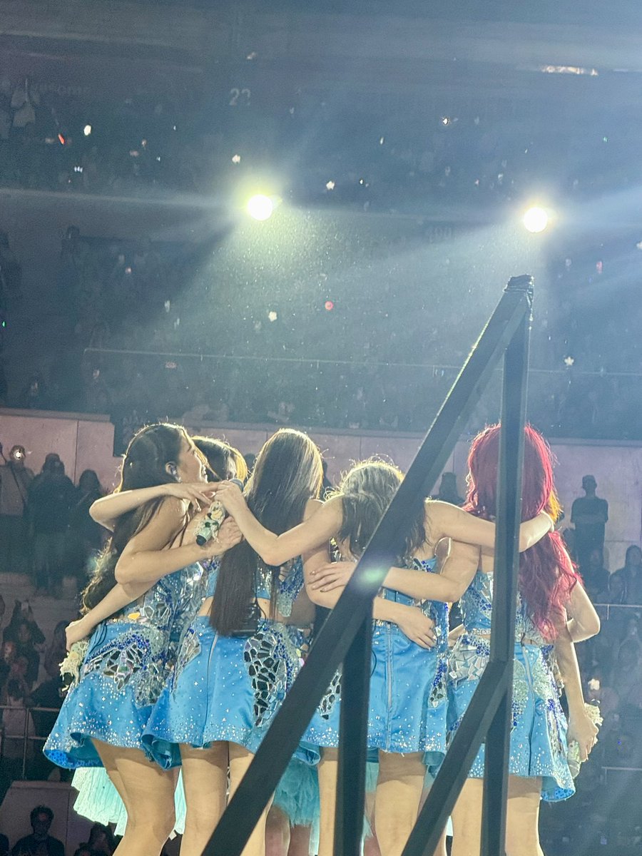 mariel_1001's tweet image. Congrats, BINI! 👏🏻 Grand BINIverse is truly one for the books 🌸
BINI Dominates New Hue
#BINIxTheNewHueVMA2025 #BINI