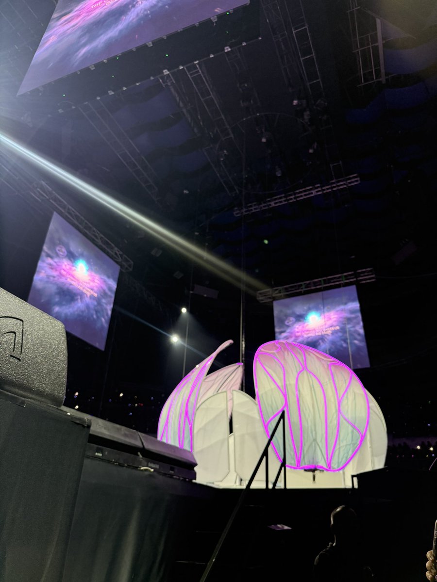 mariel_1001's tweet image. Congrats, BINI! 👏🏻 Grand BINIverse is truly one for the books 🌸
BINI Dominates New Hue
#BINIxTheNewHueVMA2025 #BINI