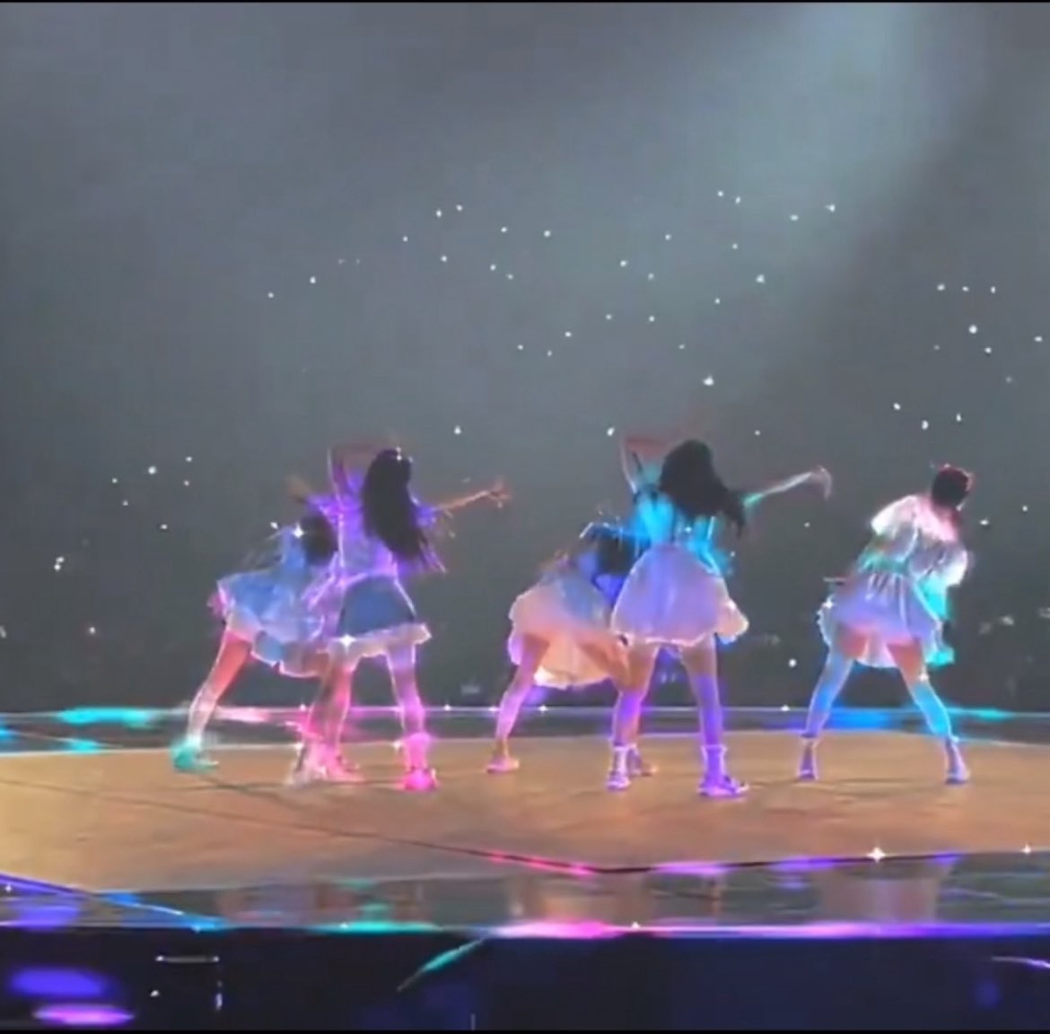 IT‘S ME ˖° ⊹ ࣪ ˖ LAUREN ☾✧˖° ⊹ ࣪ ˖ tweet media