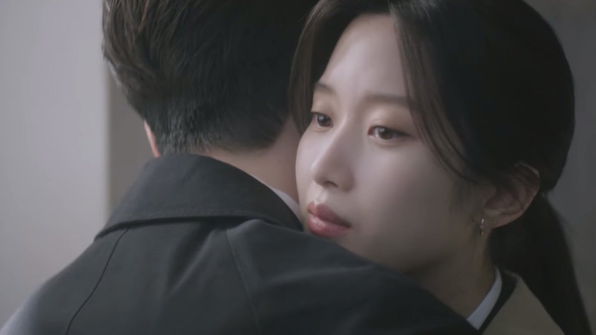 formunkayoung's tweet image. comfort couple 🖤 it’s good that heeji has juhyeong is by her side in tough times like these

#LawAndTheCity #LawAndTheCityEp8