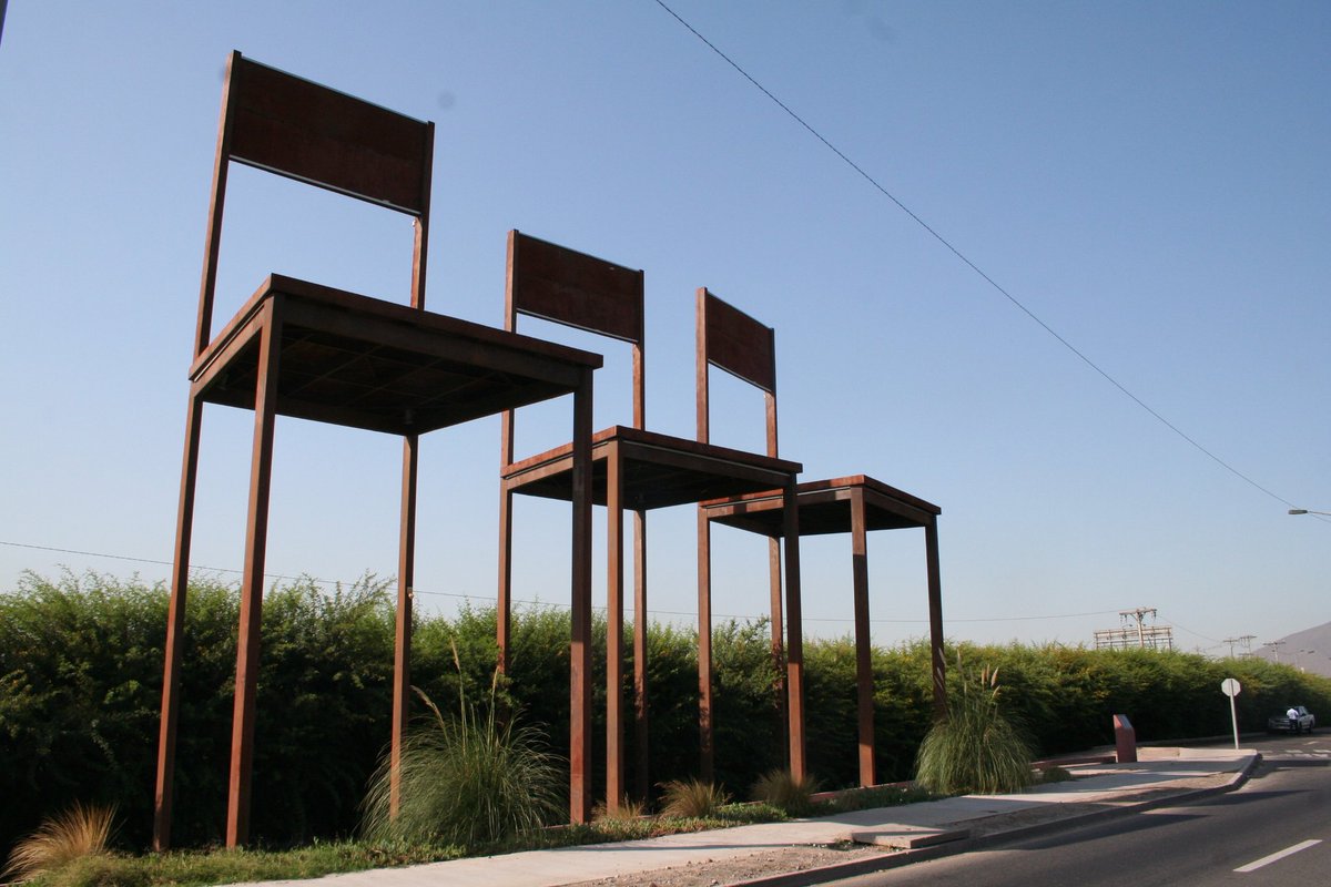 Francisco Herrera (@fherrersotos) on Twitter photo <a href="/robertoampuero/">Roberto Ampuero</a> Pa este monumento no tienes que ir ni a Cuba ni a la ex URSS. Es en Renca, de 3 profesionales asesinados por la dictadura que apoyaste, una dictadura cívico militar no ocurrida a miles de km, sino en tu propio país. <a href="/robertoampuero/">Roberto Ampuero</a> Pa este monumento no tienes que ir ni a Cuba ni a la ex URSS. Es en Renca, de 3 profesionales asesinados por la dictadura que apoyaste, una dictadura cívico militar no ocurrida a miles de km, sino en tu propio país.