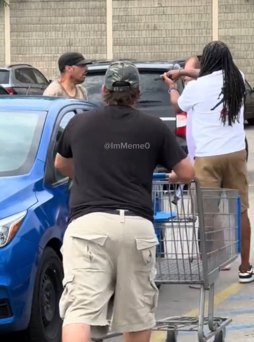 🚨 HERO ALERT: Meet Derrick Perry, the GOOD GUY with a firearm who helped subdue the Walmart mass st*bbing suspect in Traverse City, Michigan, until police arrived, per local reports.

Give this man the recognition his actions deserve.

Good men who are armed save lives.

H/t