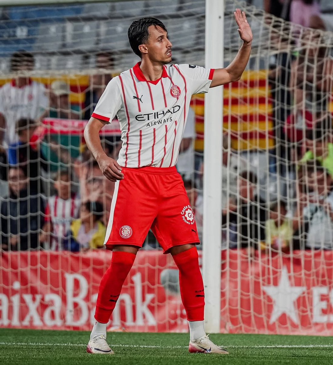 🏴󠁧󠁢󠁥󠁮󠁧󠁿 Birmingham City have shown an interest in signing Bojan Miovski this summer. 

Birmingham City have serious aspirations of reaching the Premier League. 

{Gol}